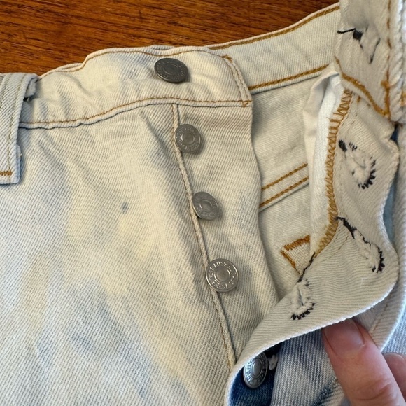 Levi' Premium Ribcage Straight Whitewashed Denim Frayed Shorts / 31 - Picture 2 of 11